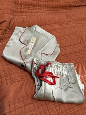100% Mulberry silk shorts set by Relyher/Mashanei in Fruit Green color. Medium